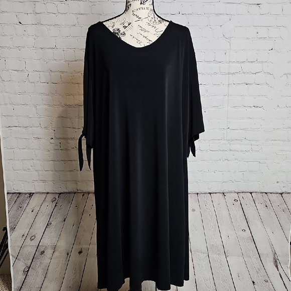 Elegant Black Midi Dress - Picture 1 of 8